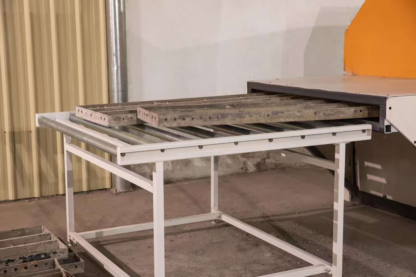 Vibrating plate machine